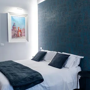 https://catarina-suites-centro-storico.taorminaitalyhotels.com